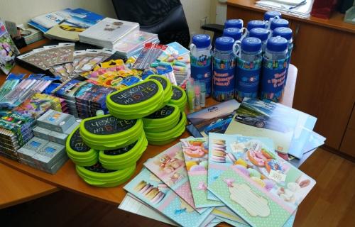 Первичная профсоюзная организация работников ГОУ ВПО «ДонАУиГС» вручила подарки первоклассникам